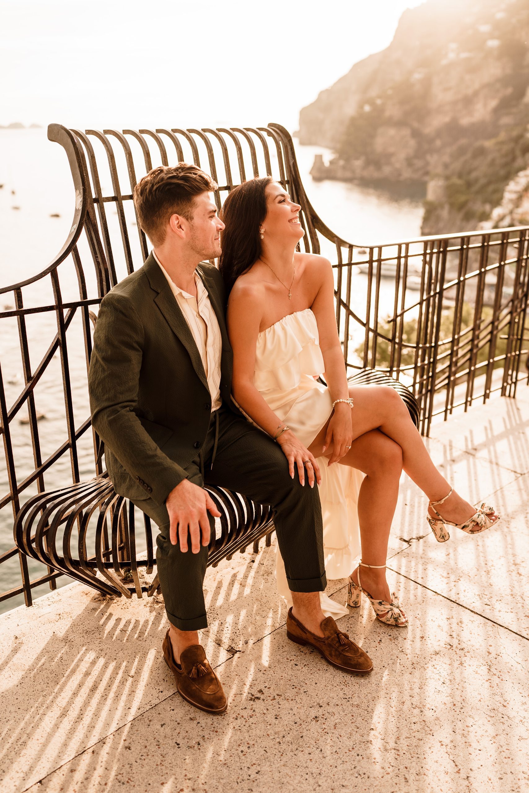 elopement photographer captures couple in italy