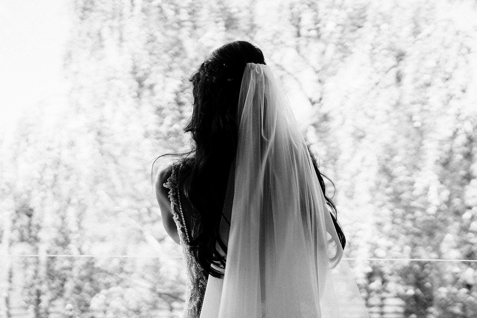 Bride all ready for her wedding ceremony at Hyde house
