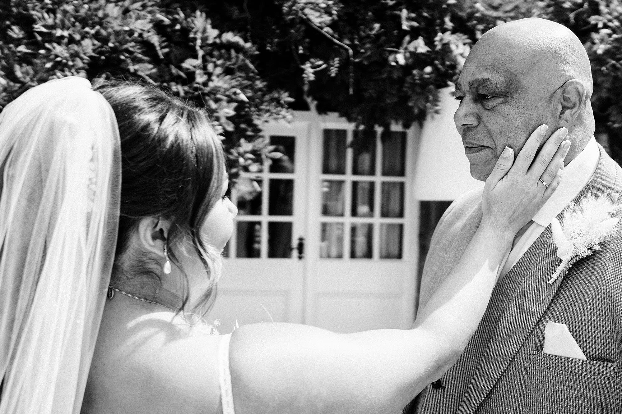 Woodhill hall wedding photos of bride and her dad