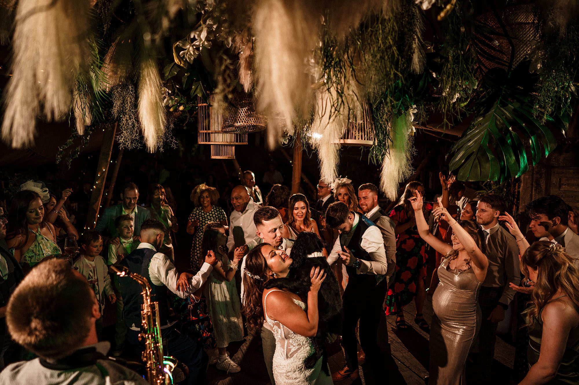 Woodhill Hall Wedding Photos of dancing