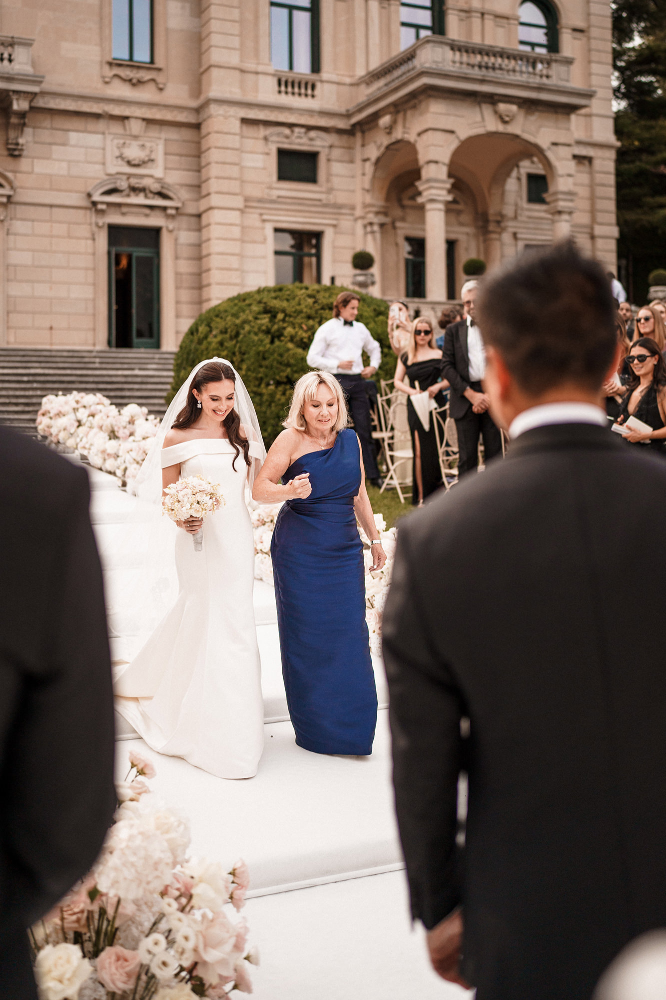 Summer wedding atmosphere on Lake Como