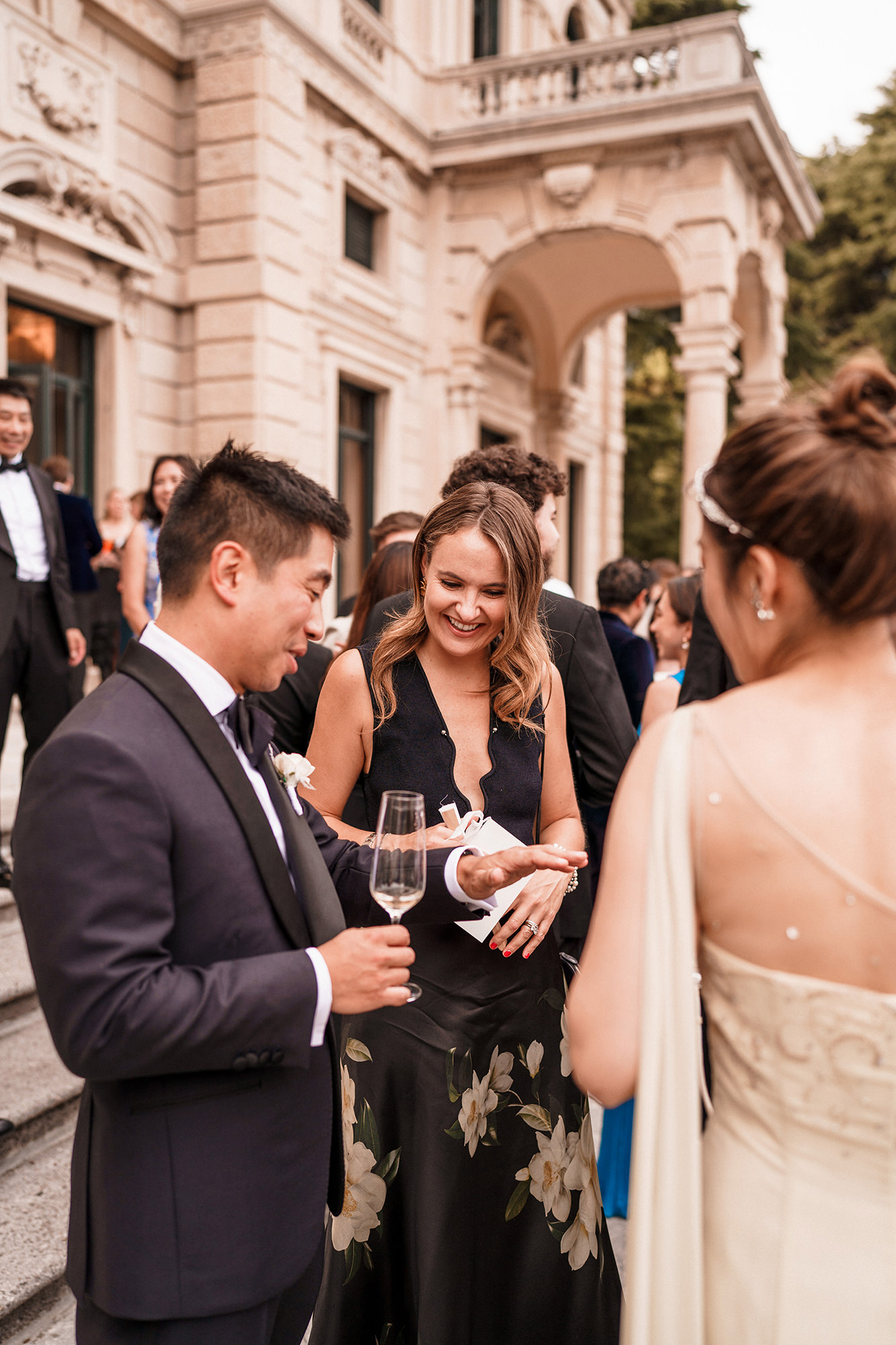 Natural wedding portraits on Lake Como